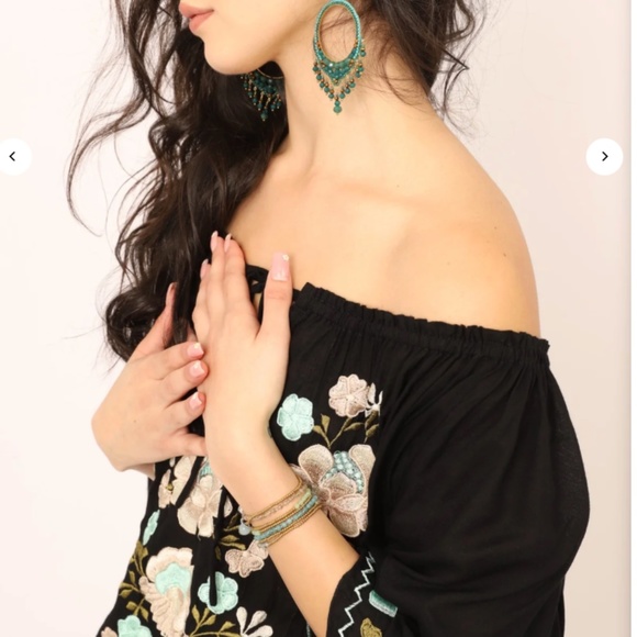 Bali Queen Bell sleeve tunic flow fit and embroidered embellishments - Picture 3 of 12